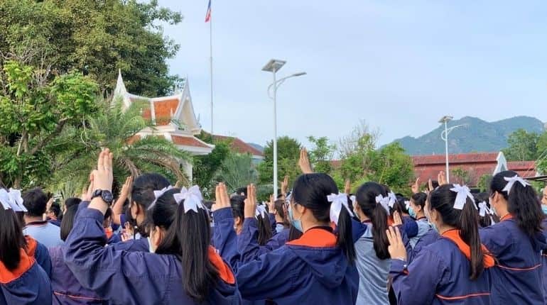 Thai school 'Hunger Games' salute protests spread Thai school 'Hunger Games' salute protests spread