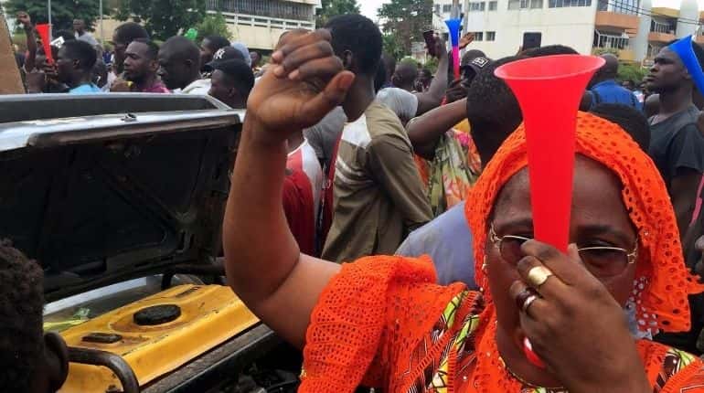 Mali soldiers promise elections after coup condemned abroad