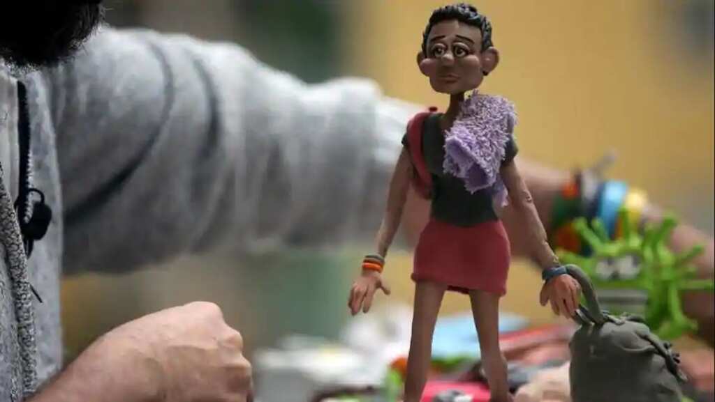 Colombian 'Craftivist' Edgar Alvarez models clay to educate the masses