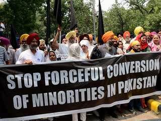 Family of 'converted' Sikh girl in Pakistan says wants to leave the country