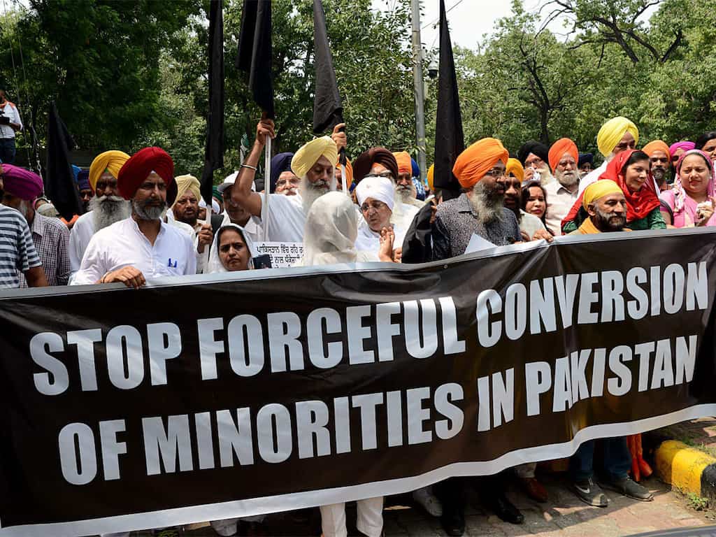 Family of 'converted' Sikh girl in Pakistan says wants to leave the country