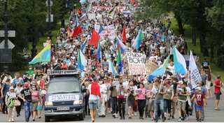 Protesters hold seventh anti-Kremlin march over detained governor