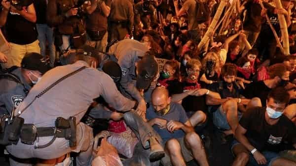 Israeli protesters stage fresh anti-Netanyahu protest Israeli protesters stage fresh anti-Netanyahu protest