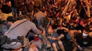 Israeli protesters stage fresh anti-Netanyahu protest