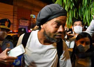 Ronaldinho released from Paraguay after five months of detention