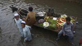 Heavy downpour in Pakistan floods cities leaving thousands displaced
