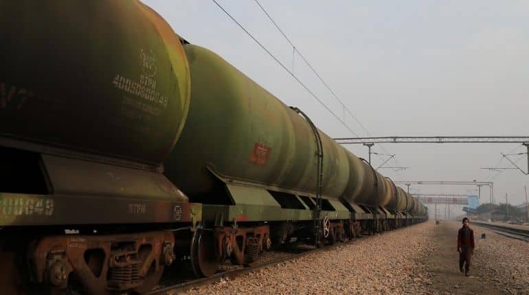 Indian state refiners halt oil imports from Chinese companies: Sources