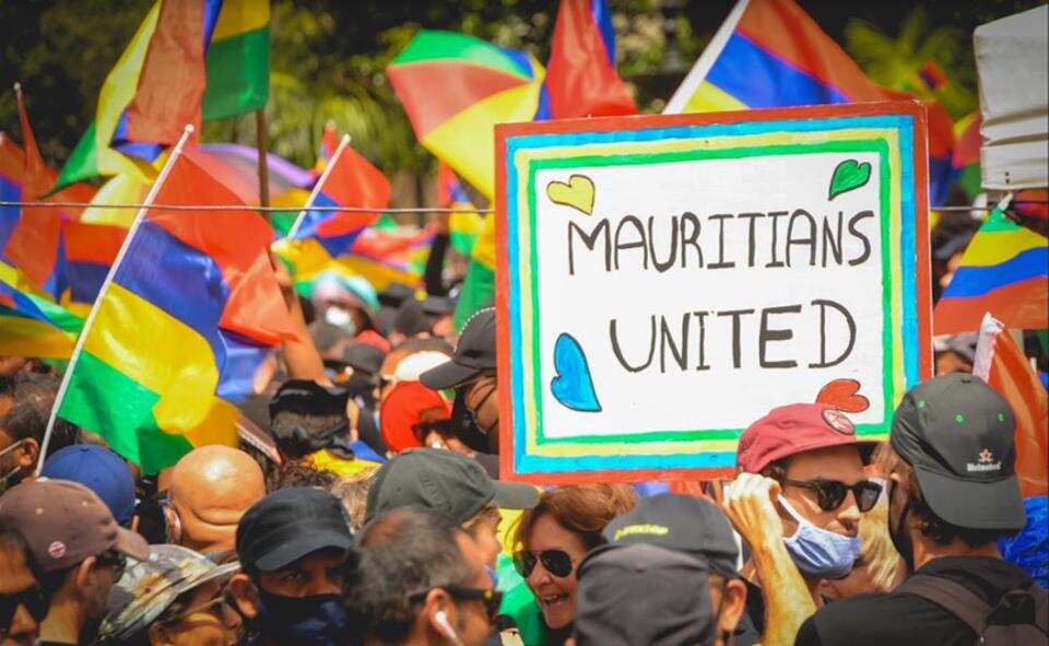 Protest in Mauritius over oil spill & dead dolphins, protesters demands PM's resignation