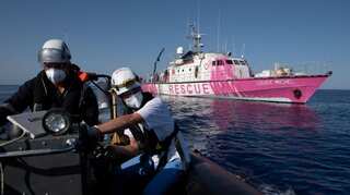 Italian coastguard comes to aid of Banksy-funded rescue boat