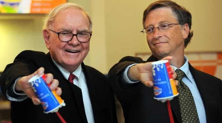 Watch: Bill Gates bakes a scrumptious cake on Warren Buffett's 90th birthday Watch: Bill Gates bakes a scrumptious cake on Warren Buffett's 90th birthday