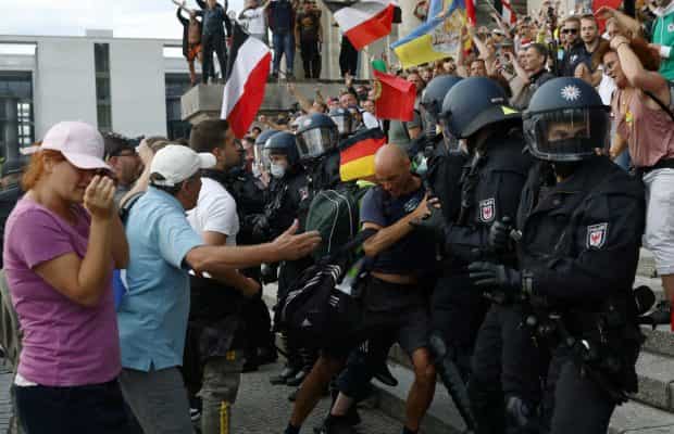 Berlin: 'Anti-Corona' protests snowball into far-right protests