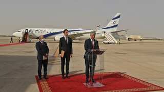 US-Israeli delegation lands in Abu Dhabi on historic flight