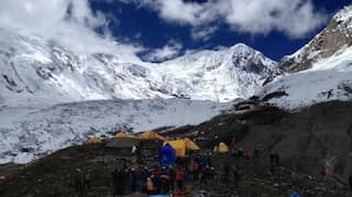 Nepal lifts virus ban for Bahrain royal climbing expedition