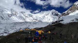 Nepal lifts virus ban for Bahrain royal climbing expedition