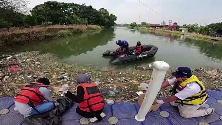 Indonesian rivers flooded with medical waste, residents at a risk of contracting virus