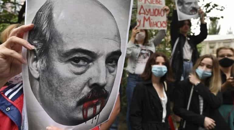 7th week of Belarus protests: 100,000 demonstrators flood streets against 'authoritarian president'