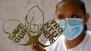 Filipino girl uses leaf art to make ends meet in pandemic