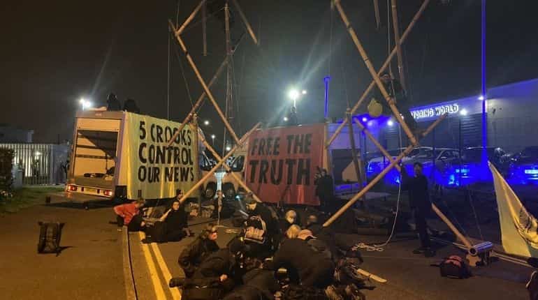 UK: Climate activists disrupt newspaper distribution through protests