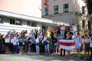Masked men drag protesting Belarusian students off the streets