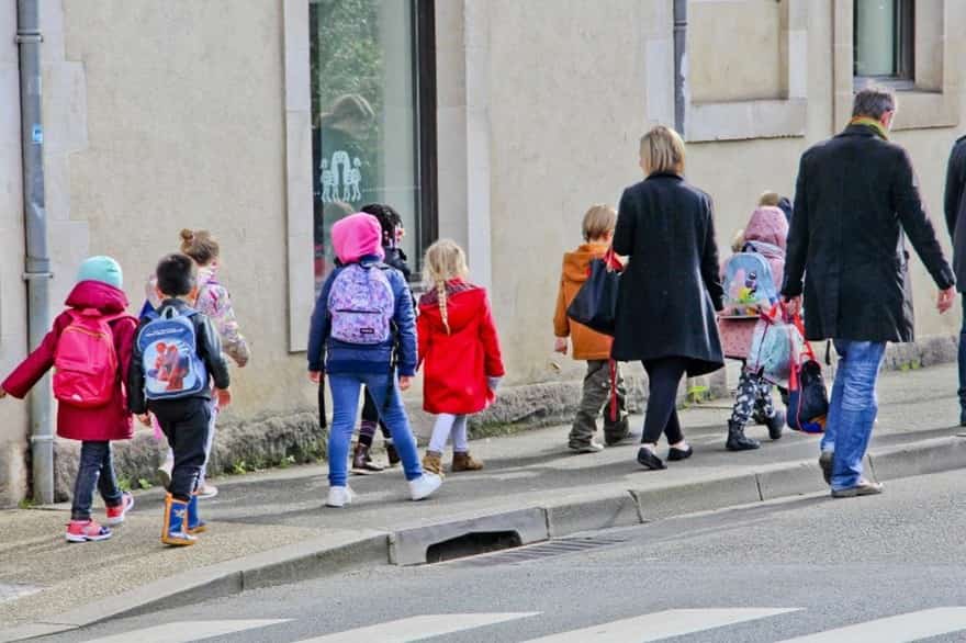 Paris closes schools due to COVID-19 after 3 days of reopening