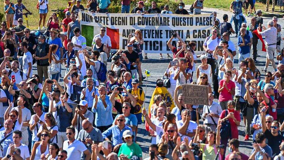 Protesters in Rome demonstrate against COVID-19 measures