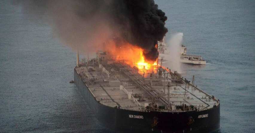 Sri Lanka Navy observes leaking Diesel from Oil tanker MT New Diamond