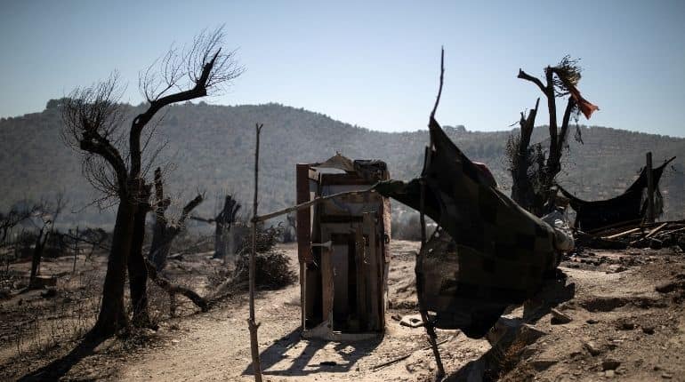 Greek wildfire rages near Athens, residential area evacuated Greek wildfire rages near Athens, residential area evacuated