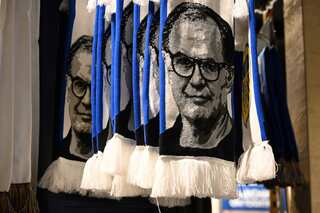Bielsa in spotlight as Leeds return to Premier League