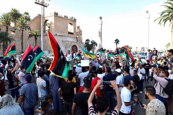 Protesters set government building on fire in eastern Libya Protesters set government building on fire in eastern Libya