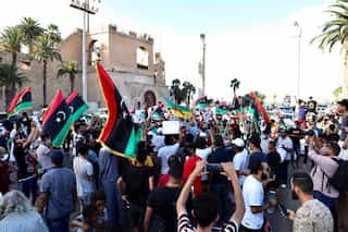 Protesters set government building on fire in eastern Libya