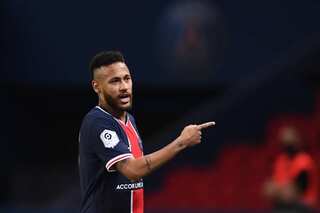 Neymar laughs off reports of New Year's party for 500