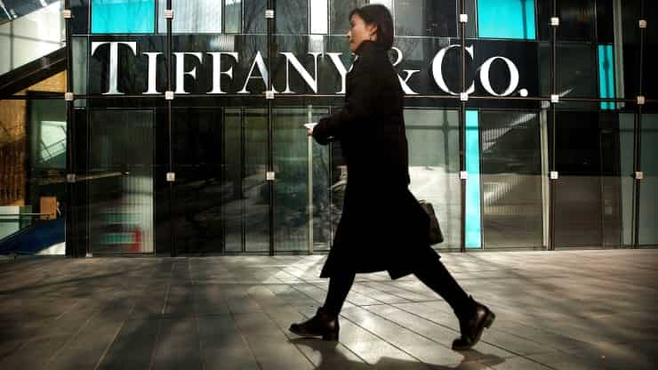 French govt asked LVMH to postpone luxury deal