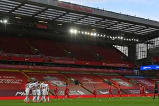 Premier League urges government to stick to October date for fans' return