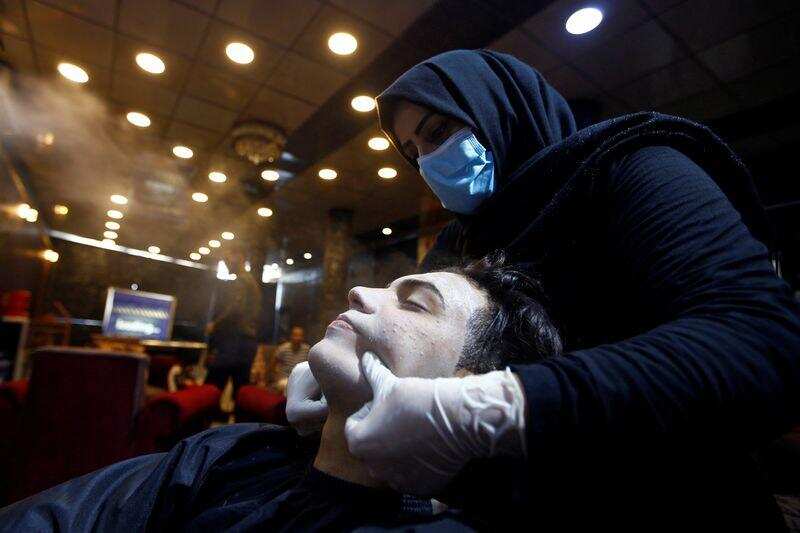 Iraq's first woman to cut men's hair: 32-year-old fights patriarchy in Iraq
