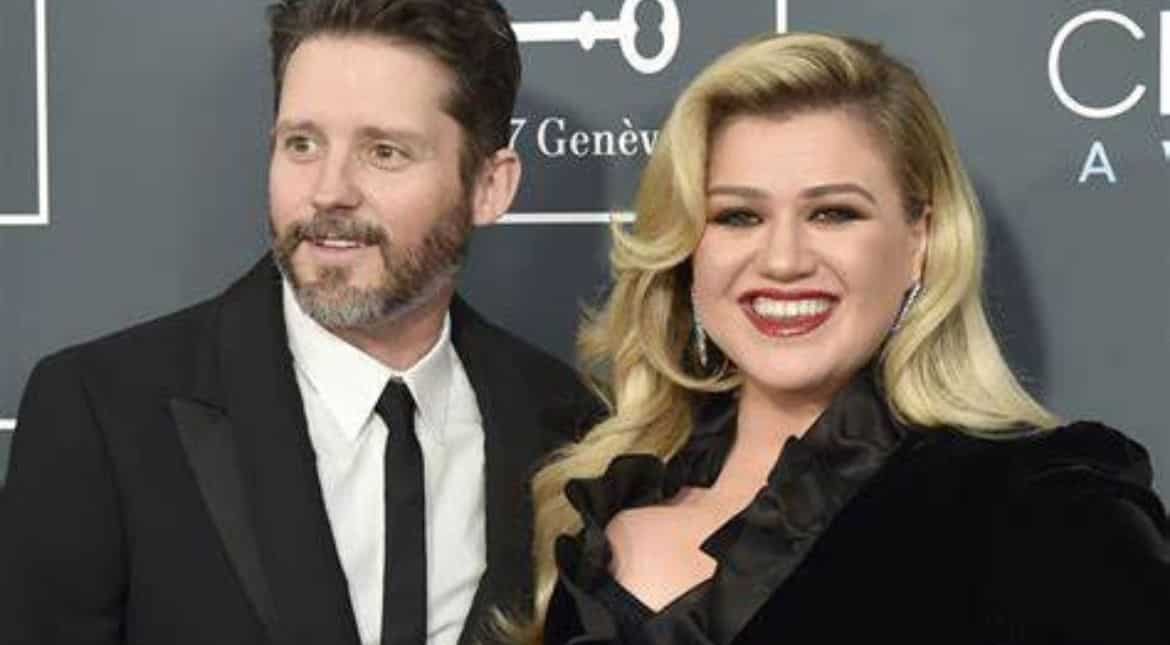 Kelly Clarkson once again sues ex-husband Brandon Blackstock over unpaid dues Kelly Clarkson once again sues ex-husband Brandon Blackstock over unpaid dues