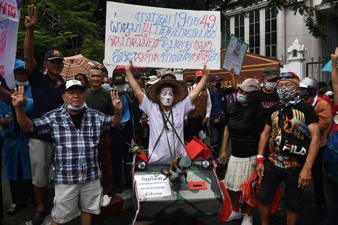 Thai protesters kick off weekend of rallies
