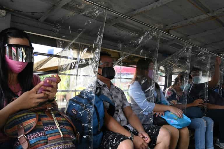 Strict mask, visor rules make Philippine commuters sweat Strict mask, visor rules make Philippine commuters sweat
