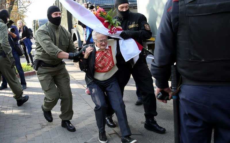 Belarus protest: 73-year-old woman takes centre stage