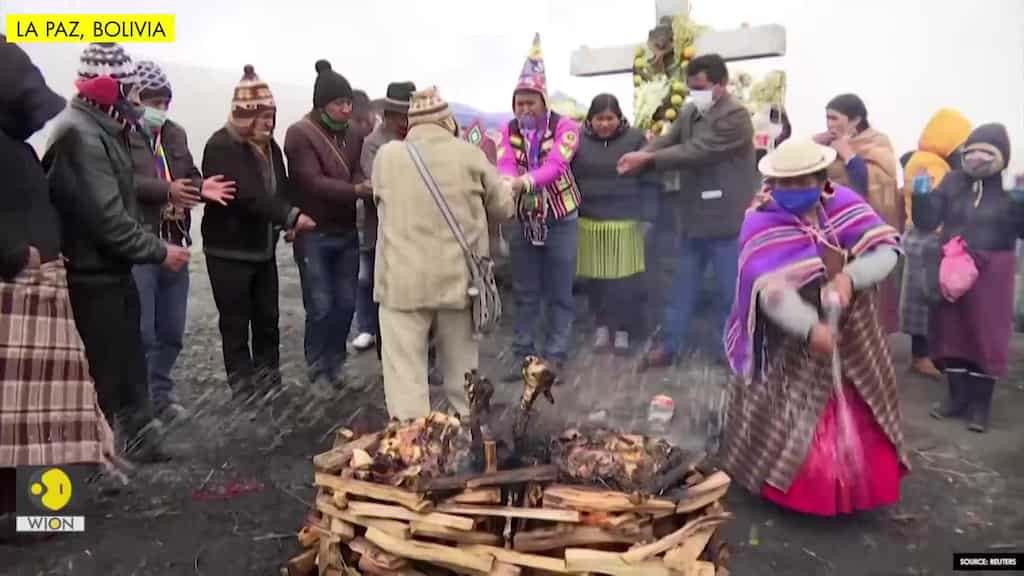 With raised hands and burnt offerings, Bolivians keep traditional equinox ceremony alive