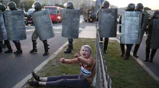 Thousands protest in Minsk after Belarusian leader Lukashenko hastily sworn-in