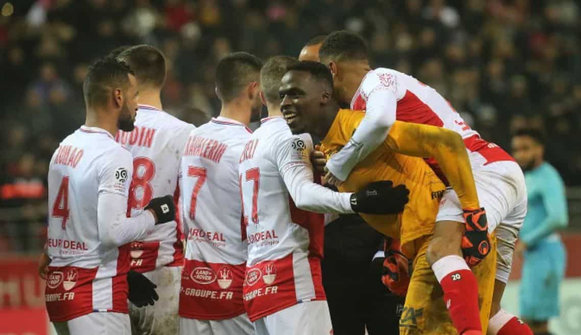 Chelsea sign Rennes goalkeeper Mendy