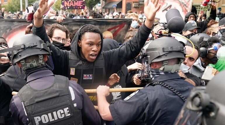 Curfew continues in Louisville as protesters seek justice for Breonna Taylor
