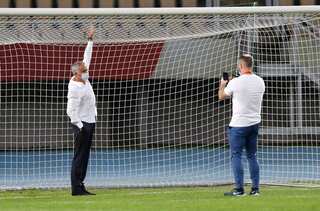 Mourinho, Spurs goalkeepers spot 'small goalposts' before Europa League match