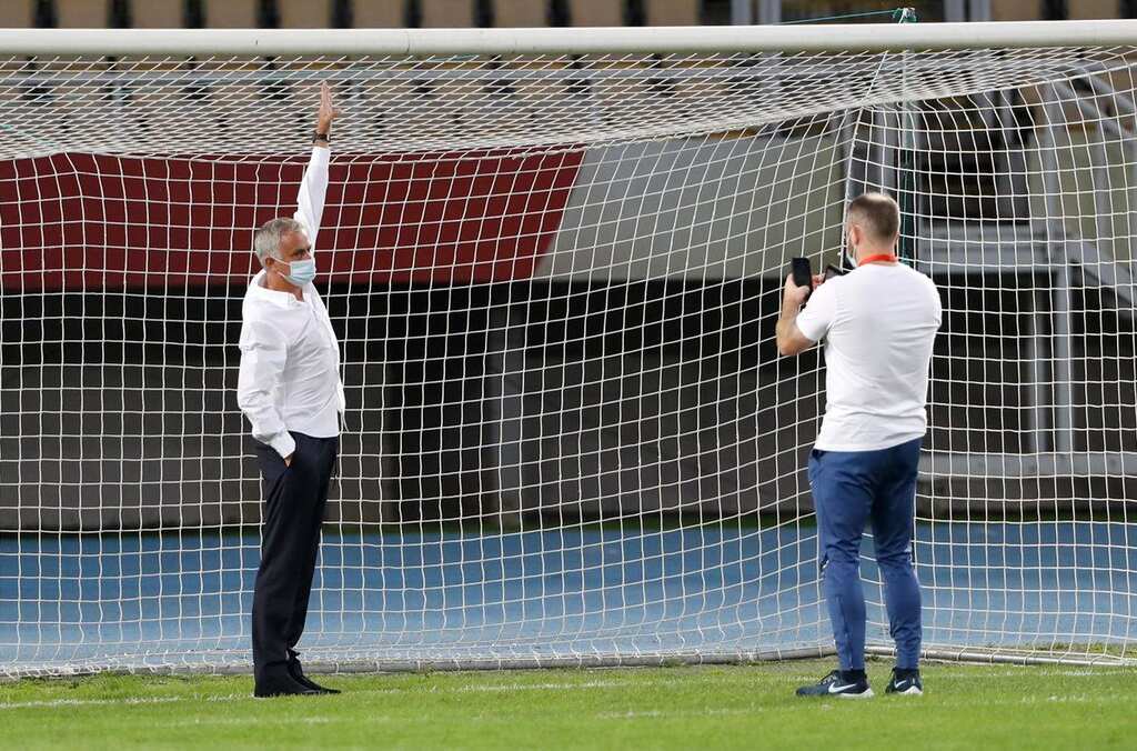 Mourinho, Spurs goalkeepers spot 'small goalposts' before Europa League match