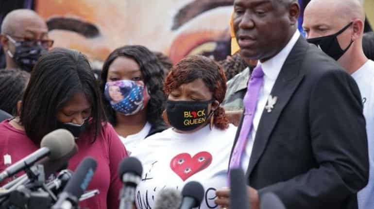 Breonna Taylor's family asks grand jury transcripts to be released Breonna Taylor's family asks grand jury transcripts to be released