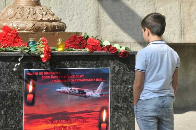 Ukraine leader praises crash survivor as toll climbs to 26 Ukraine leader praises crash survivor as toll climbs to 26