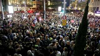 Israel passes legislation to ban mass protests during lockdown