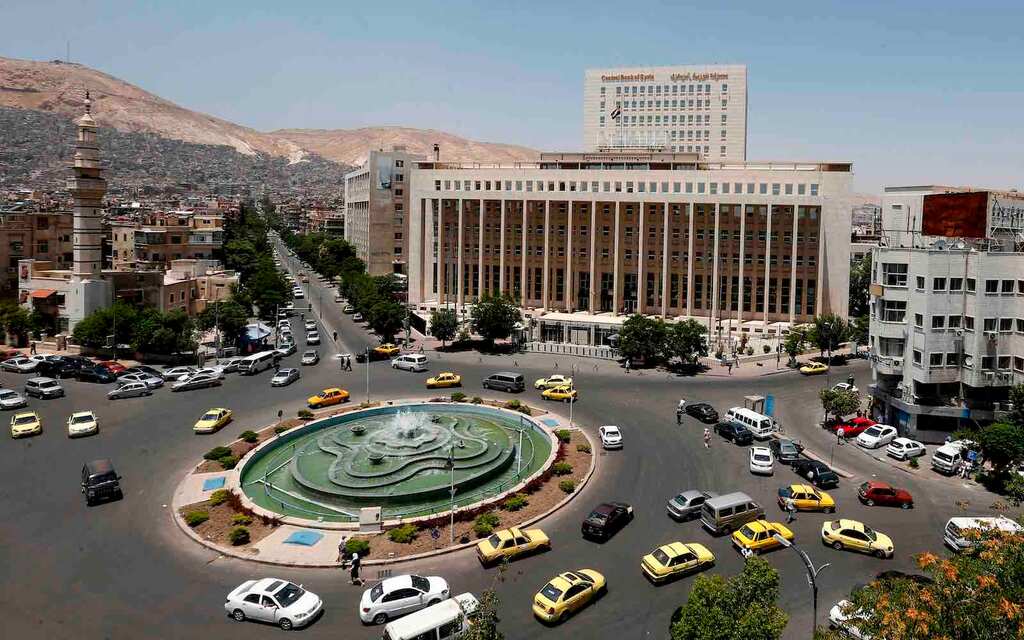 US slaps sanctions on Syrian central bank chief, businessman