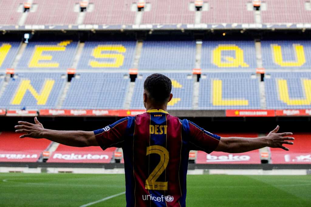 Barcelona sign USMNT full-back Sergino Dest from Ajax