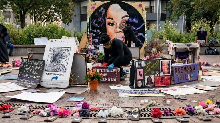 Breonna Taylor grand jury audio reveals conflicting accounts of fatal raid Breonna Taylor grand jury audio reveals conflicting accounts of fatal raid